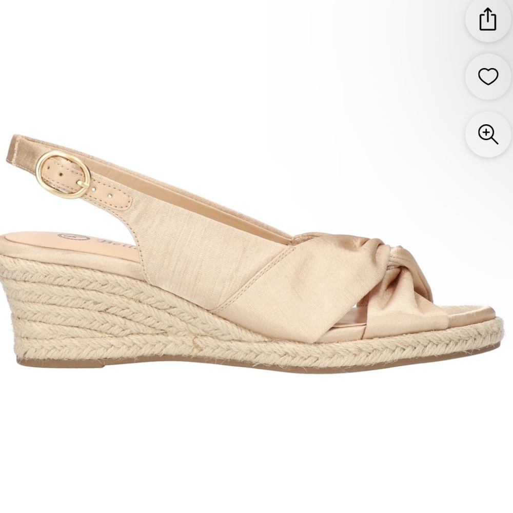 Brand New Bella Vita Kimora Wedge Sandals‎ Champagne fabric upper Size 12B